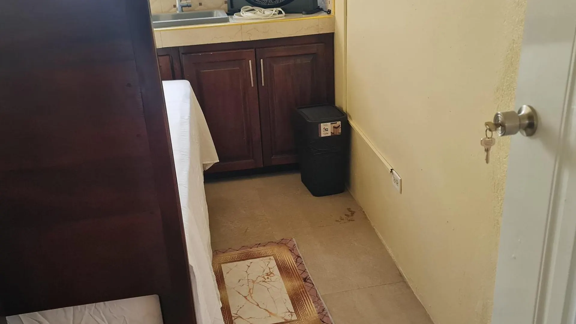 Paradise Place Grande Single Roof Top Room Brissett Run