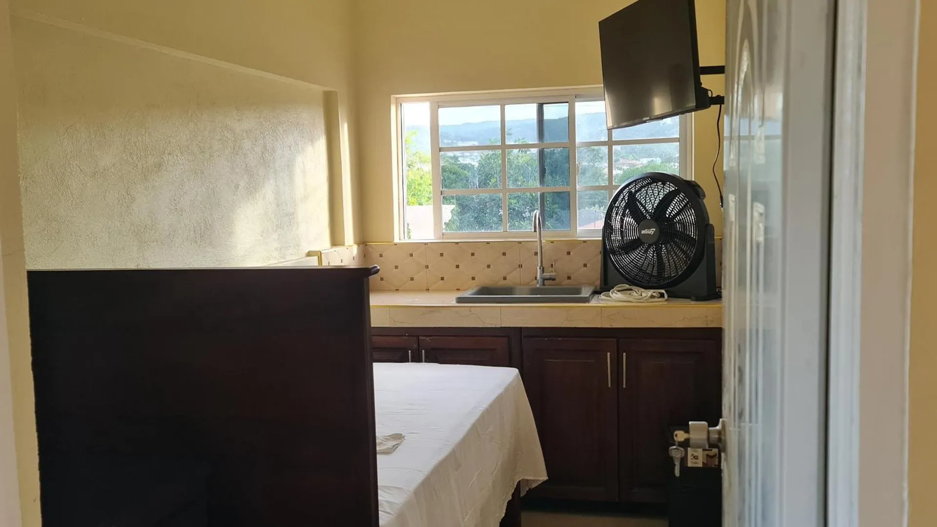 Πανσιόν Paradise Place Grande Single Roof Top Room Brissett Run